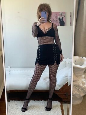 OBOE BLACK MINI SKIRT EXPOSED BACK ZIPPER FRONT SLITS LACED SILVER GROMMETS